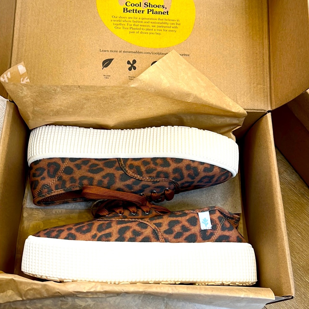 NWT Steve Madden Cool Planet leopard platform sneakers, size 7.5